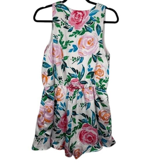 Everly Sleeveless Rose Floral Romper Ruffle Shorts White Wrap Front Size Large - Picture 3 of 10